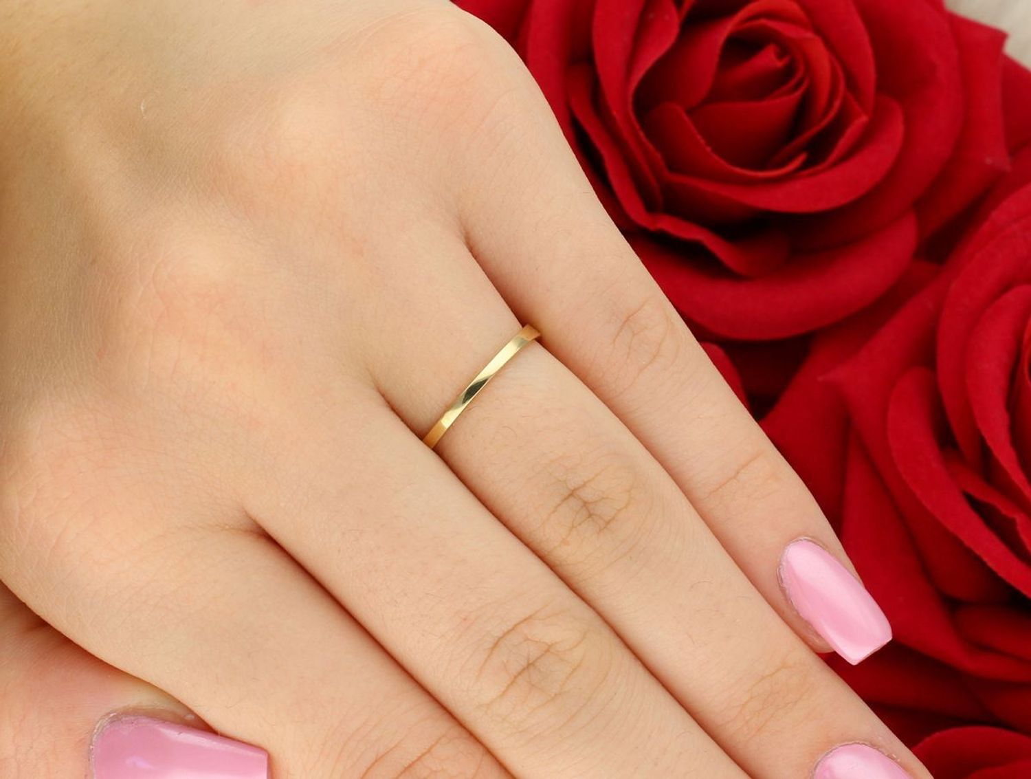 Pierścionek złoty DIAMENT żółte złoto, diamenty, kwiat. Złoto i brylanty to wyjątkowe połączenie, które kobiety wprost uwielbiają. Pierścionek ofiarowany ukochanej kobiecie stanie się 1.jpg